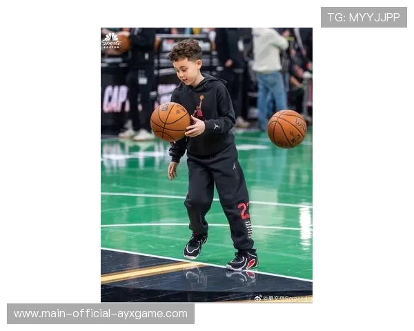 塔图姆空切接球轻松得手，展现顶级篮球技术的魅力